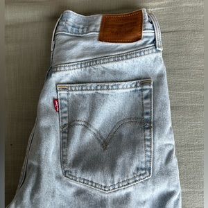 Size 28 Ribcage straight ankle Levi’s